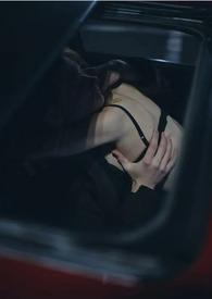 被迫成婚扶墙而出